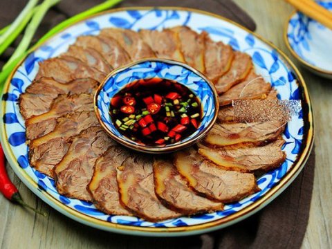 bap bo om tuong la mieng cho ca nha doi mon ai cung xuyt xoa khen ngon Bắp bò om tương lạ miệng cho cả nhà đổi món, ai cũng xuýt xoa khen ngon