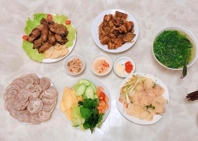 Chăm con nhỏ lại có bầu, 9X vẫn nấu 3 bữa/ngày khiến chồng xót nói 
