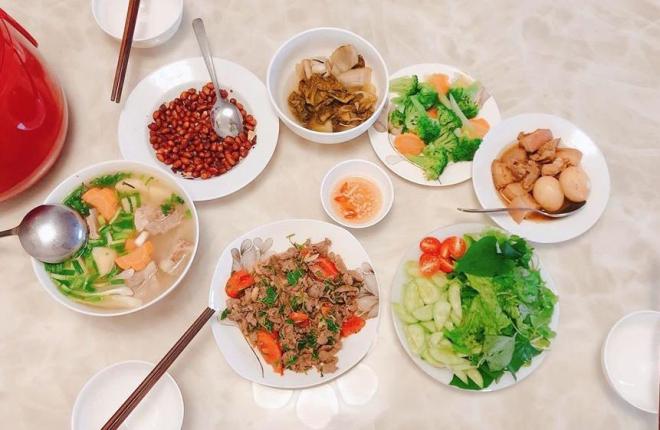 Chăm con nhỏ lại có bầu, 9X vẫn nấu 3 bữa/ngày khiến chồng xót nói 