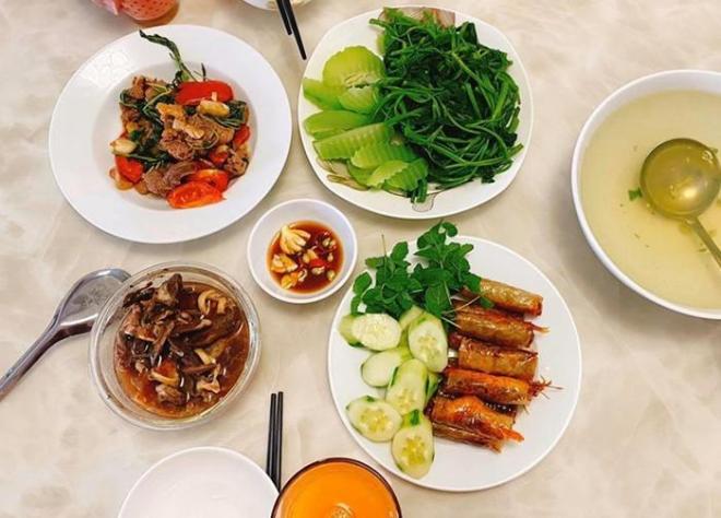Chăm con nhỏ lại có bầu, 9X vẫn nấu 3 bữa/ngày khiến chồng xót nói 