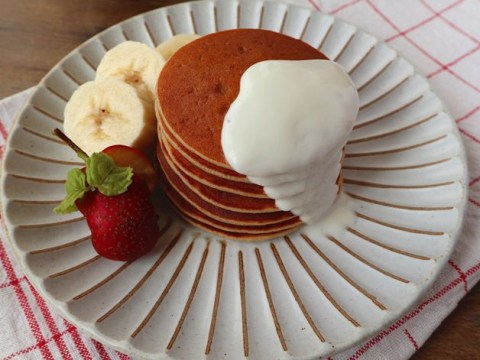 giai cuu chuoi chin toi lam ngay pancake chuoi mem ngon thom nuc cho ca nha an sang Giải cứu chuối chín, tôi làm ngay pancake chuối mềm ngon thơm nức cho cả nhà ăn sáng!