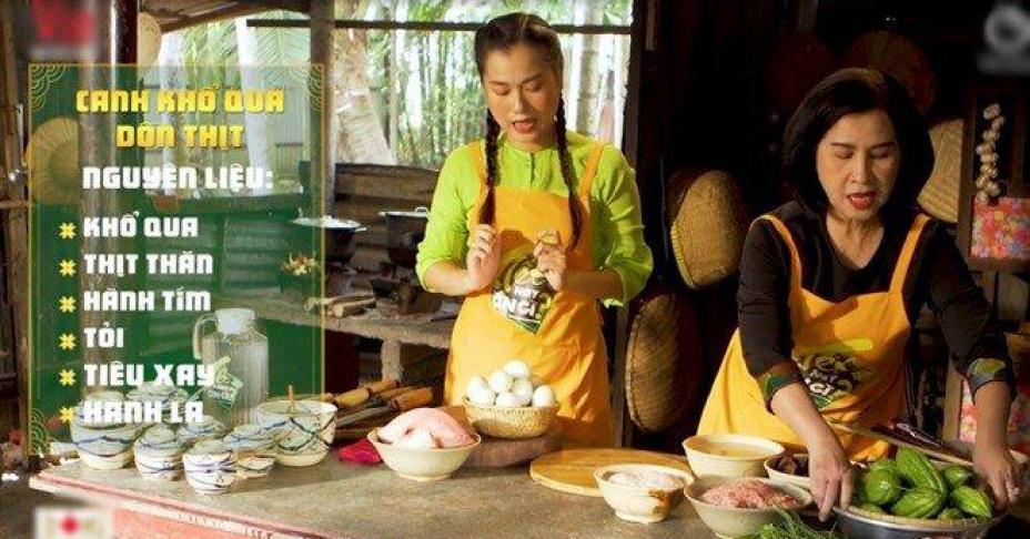 Lâm Vỹ Dạ vào bếp nấu ăn cùng mẹ chồng, nhan sắc của bà khiến ai cũng chú ý