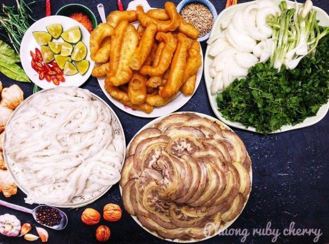 Mẹ đảm mách cách nấu phở bò chín đơn giản mà ngon