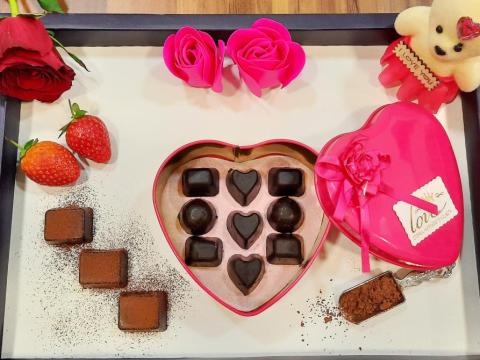 valentine them lang man voi nhung vien chocolate tu lam cuc ky chat luong Valentine thêm lãng mạn với những viên chocolate tự làm cực kỳ chất lượng