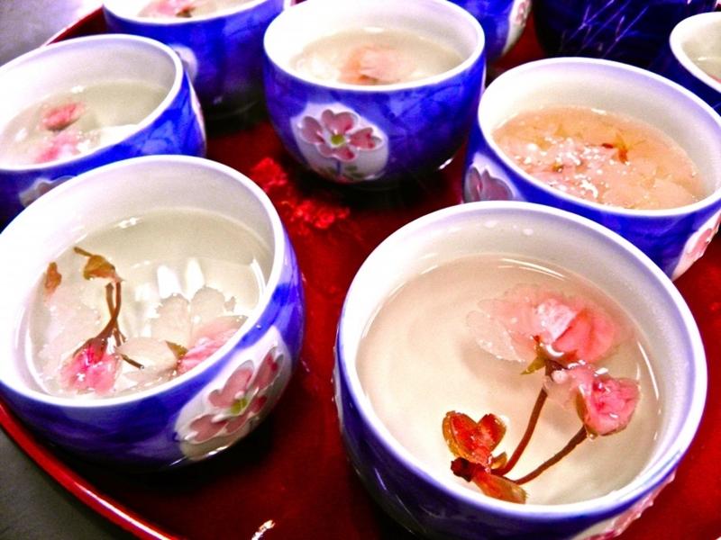 9 loại trà hoa giúp bạn nhẹ đầu mỗi khi căng thẳng