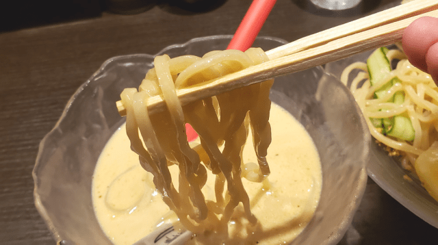 Quán mì ramen trà sữa trân châu gây tò mò ở Nhật