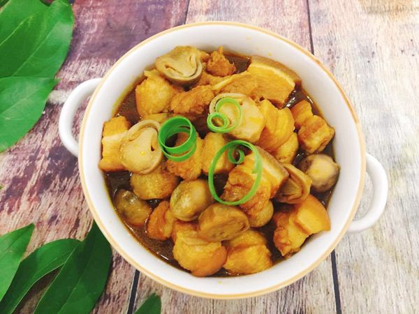 Thịt kho nấm rơm