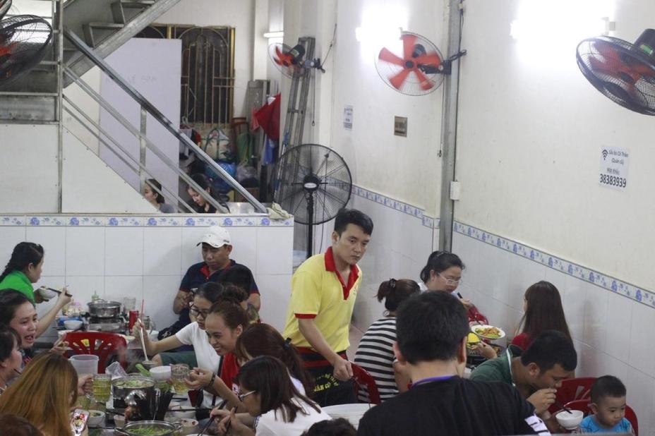Tiệm lẩu bò quen thuộc của giới sinh viên Sài Gòn