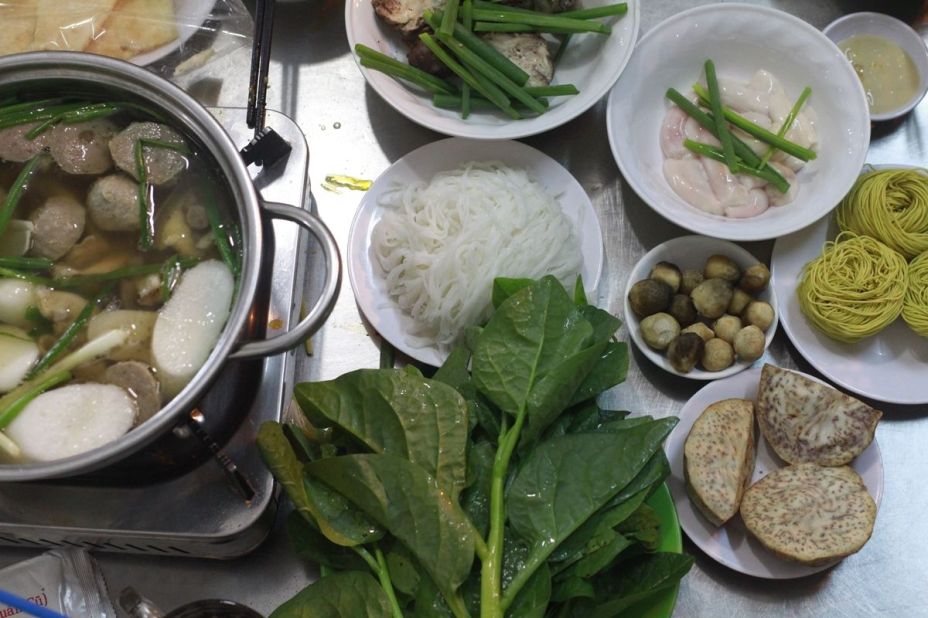 Tiệm lẩu bò quen thuộc của giới sinh viên Sài Gòn