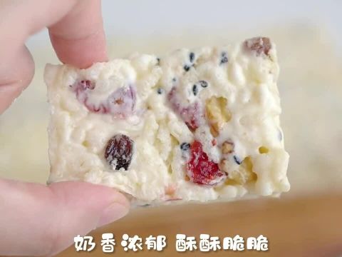 banh com gao rang marshmallow la ma quen Bánh cốm gạo rang marshmallow lạ mà quen