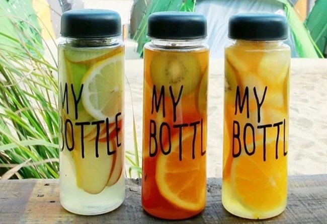 Tết nhiều hoa quả, tranh thủ làm ngay 3 loại nước detox này: Uống thay nước lọc thì chẳng lo nặng bụng!