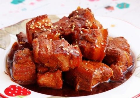 tha ba chi vao noi com dien 30 phut sau duoc mon thit kho ton com vo cung Thả ba chỉ vào nồi cơm điện, 30 phút sau được món thịt kho tốn cơm vô cùng