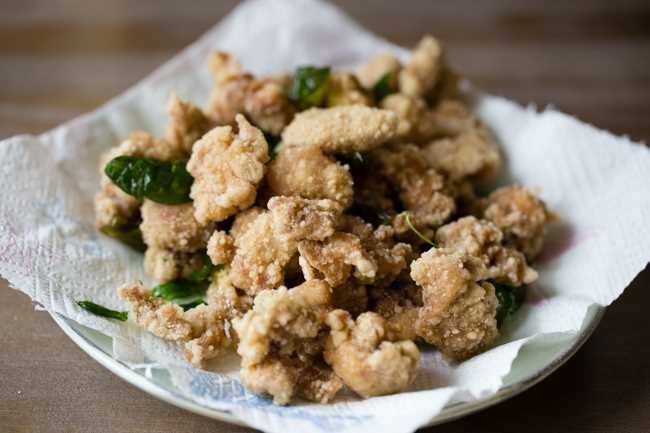 Thịt gà sau Tết còn thừa, làm ngay gà muối tiêu tẩm bột chiên giòn, cả nhà 'chén sạch' ngay tức thì
