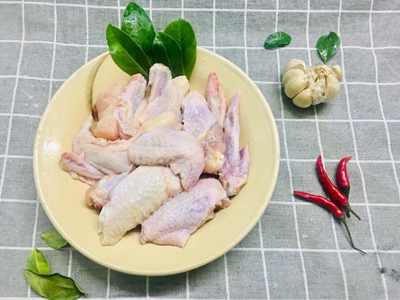 Cánh gà sốt lá chanh kiểu Thái