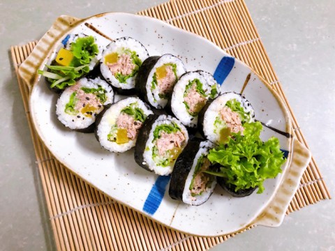 kimbap ca thu sot mayonnaise Kimbap cá thu sốt mayonnaise