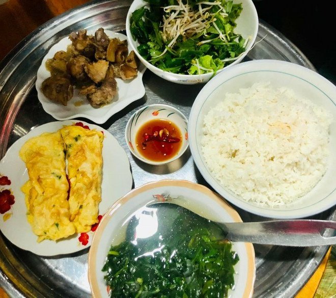 Mắc COVID-19, 9X được mẹ chồng chăm, tăng 2kg sau 1 tuần, dân mạng xuýt xoa 