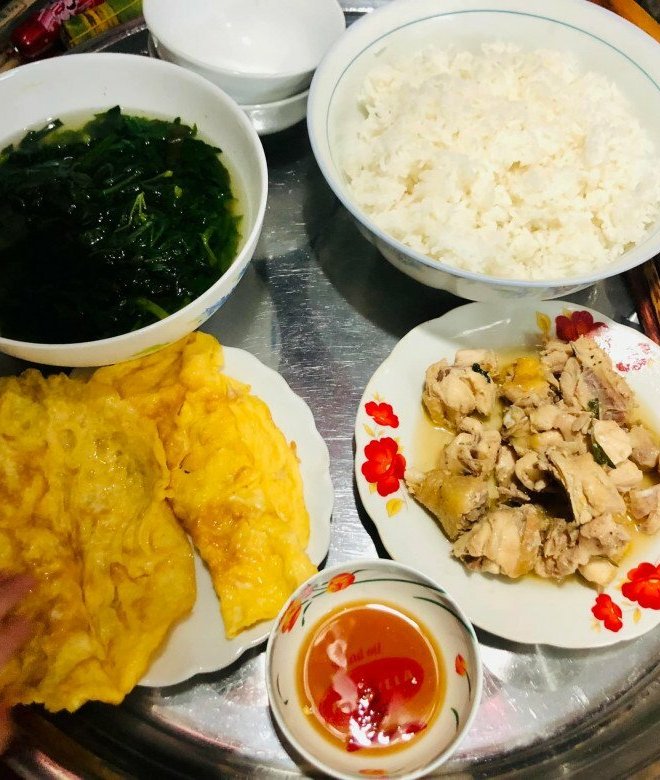 Mắc COVID-19, 9X được mẹ chồng chăm, tăng 2kg sau 1 tuần, dân mạng xuýt xoa 
