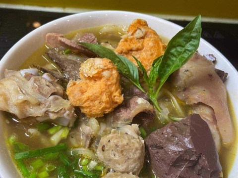 me dam goc hue chia se cach lam bun bo hue ngon thom chuan vi Mẹ đảm gốc Huế chia sẻ cách làm bún bò Huế ngon thơm, chuẩn vị