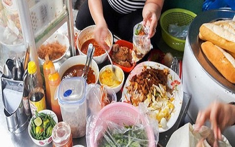 quan banh mi cham 40 nam o nha trang Quán bánh mì chấm 40 năm ở Nha Trang