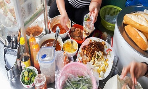 Quán bánh mì chấm 40 năm ở Nha Trang