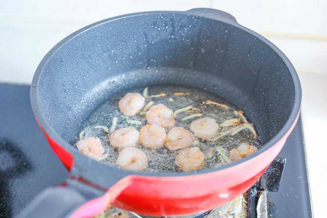Trứng chiên cùng thứ này vừa ngon lại giàu dinh dưỡng, tốt cho sức khỏe mùa lạnh