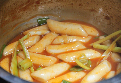 Tự làm bánh gạo Teokbokki kiểu Hàn siêu nhanh