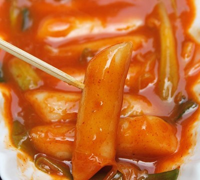 tu lam banh gao teokbokki kieu han sieu nhanh Tự làm bánh gạo Teokbokki kiểu Hàn siêu nhanh