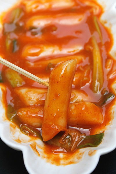 Tự làm bánh gạo Teokbokki kiểu Hàn siêu nhanh