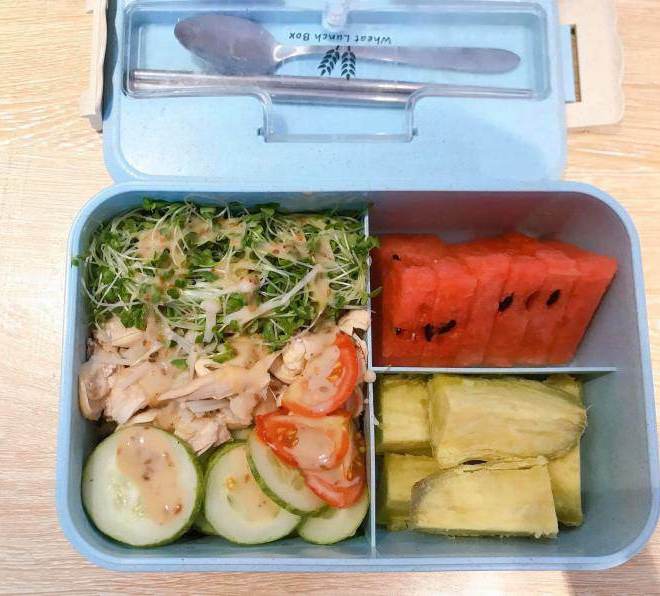 9X mang cơm đi làm quá ngon, đồng nghiệp 10/10 người đòi 