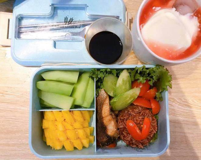 9X mang cơm đi làm quá ngon, đồng nghiệp 10/10 người đòi 