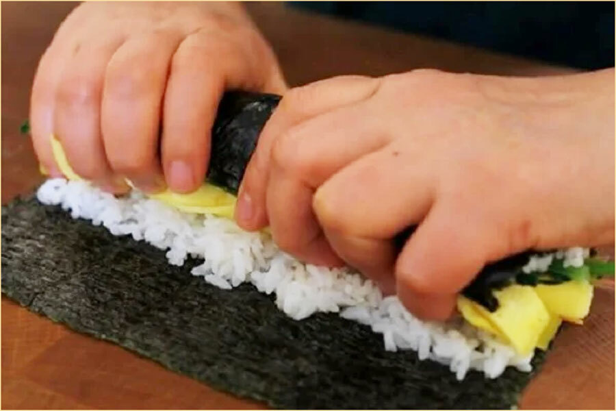 Cách làm kimbap ngon, không bị tanh chuẩn vị Hàn Quốc