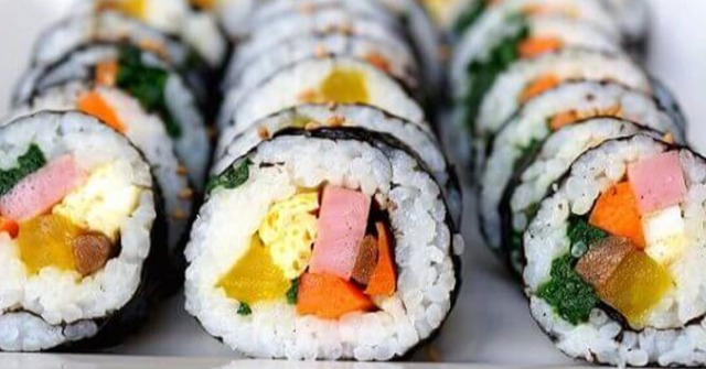 Cách làm kimbap ngon, không bị tanh chuẩn vị Hàn Quốc