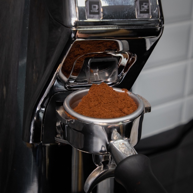 Cách pha latte art chuẩn Barista