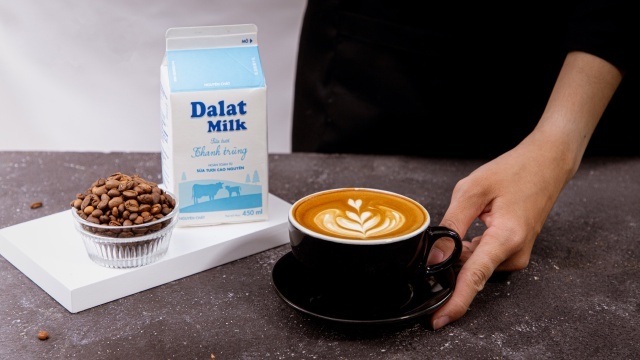 Cách pha latte art chuẩn Barista
