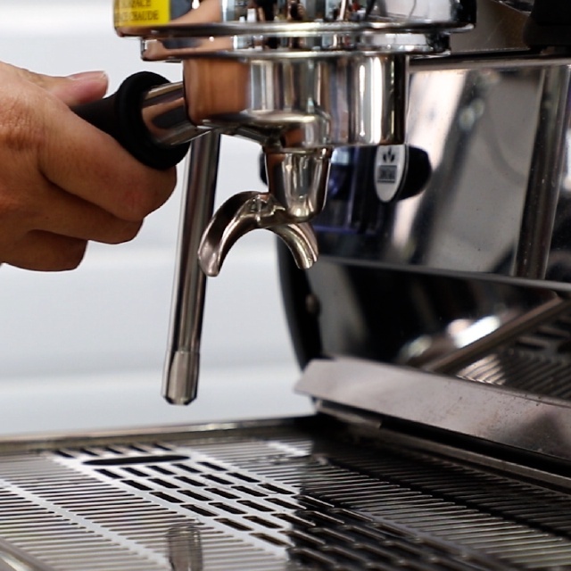 Cách pha latte art chuẩn Barista