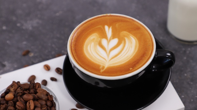 Cách pha latte art chuẩn Barista