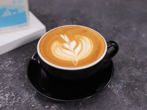 cach pha latte art chuan barista Cách pha latte art chuẩn Barista