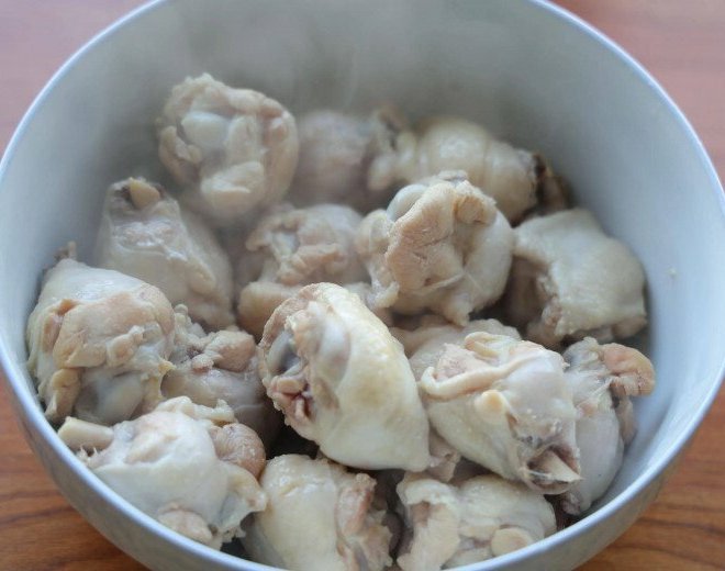 Cánh gà kho tộ mềm ngon, cơm nấu cả nồi đầy cũng hết trong 