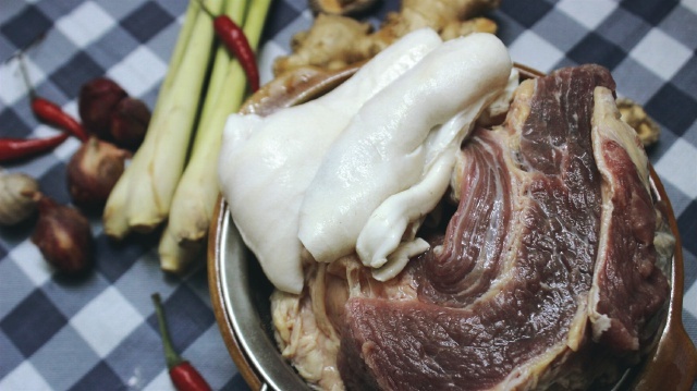 Gân gầu bò kho