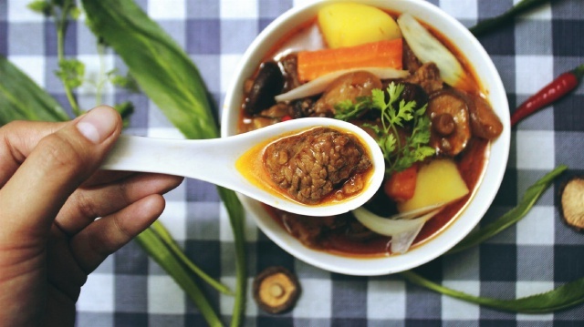 Gân gầu bò kho
