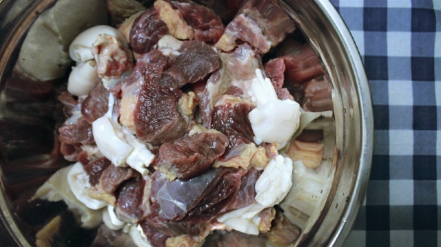 Gân gầu bò kho