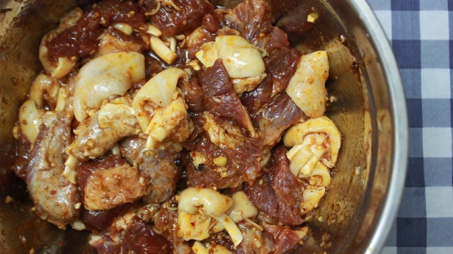 Gân gầu bò kho