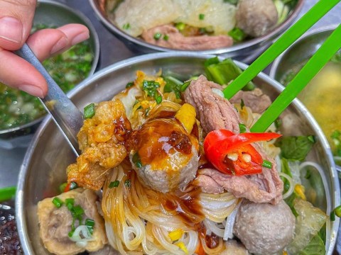 hu tieu bo vien kho nuoc xot cai xa bau Hủ tiếu bò viên khô nước xốt cải xá bấu