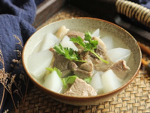 mon canh nay nau chua toi 20 phut la xong ma du thit du rau ngon mien ban Món canh này nấu chưa tới 20 phút là xong mà đủ thịt đủ rau, ngon miễn bàn!