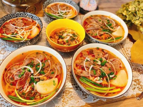 nau bun bo hue tu tuong ca chua va nuoc dua Nấu bún bò Huế từ tương cà chua và nước dừa