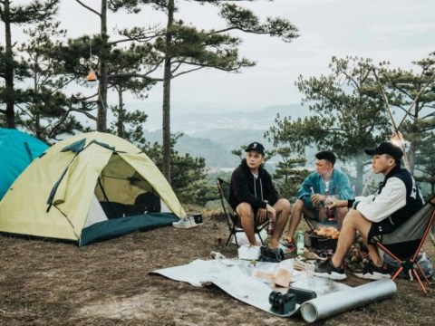 nghi le ma muon di cam trai chi em nhat dinh phai ghim ngay nhung luu y nay d Nghỉ lễ mà muốn đi cắm trại, chị em nhất định phải ghim ngay những lưu ý này để chuẩn bị đầy đủ cho khâu nướng thịt ngoài trời!