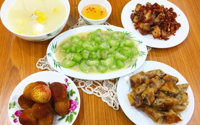 ngon mat da mieng voi mam com day du 5 mon cho gia dinh nhung ngay he thoi tie 7 "Ngon mắt, đã miệng" với mâm cơm đầy đủ 5 món cho gia đình những ngày hè thời tiết thay đổi thất thường