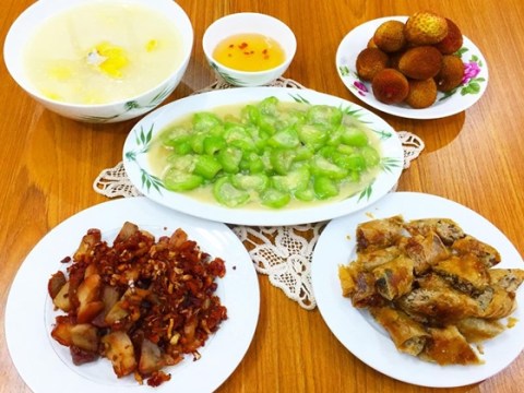 ngon mat da mieng voi mam com day du 5 mon cho gia dinh nhung ngay he thoi tie "Ngon mắt, đã miệng" với mâm cơm đầy đủ 5 món cho gia đình những ngày hè thời tiết thay đổi thất thường