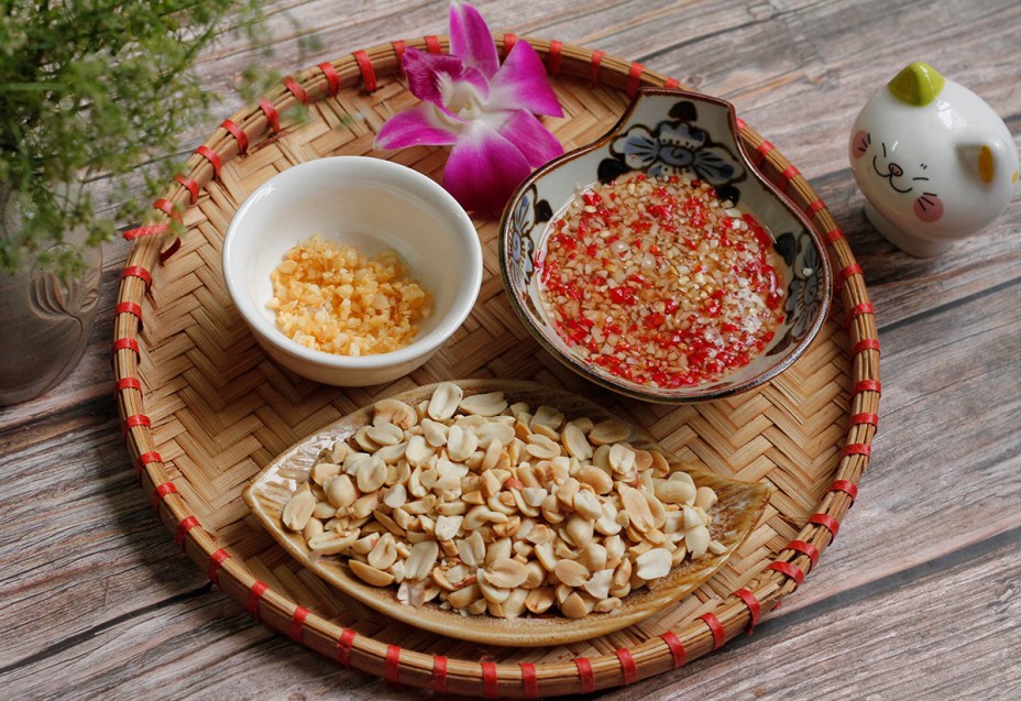 Nộm rau muống giòn ngon, thanh mát