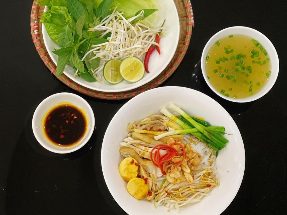 Phở gà trộn cho kỳ nghỉ lễ